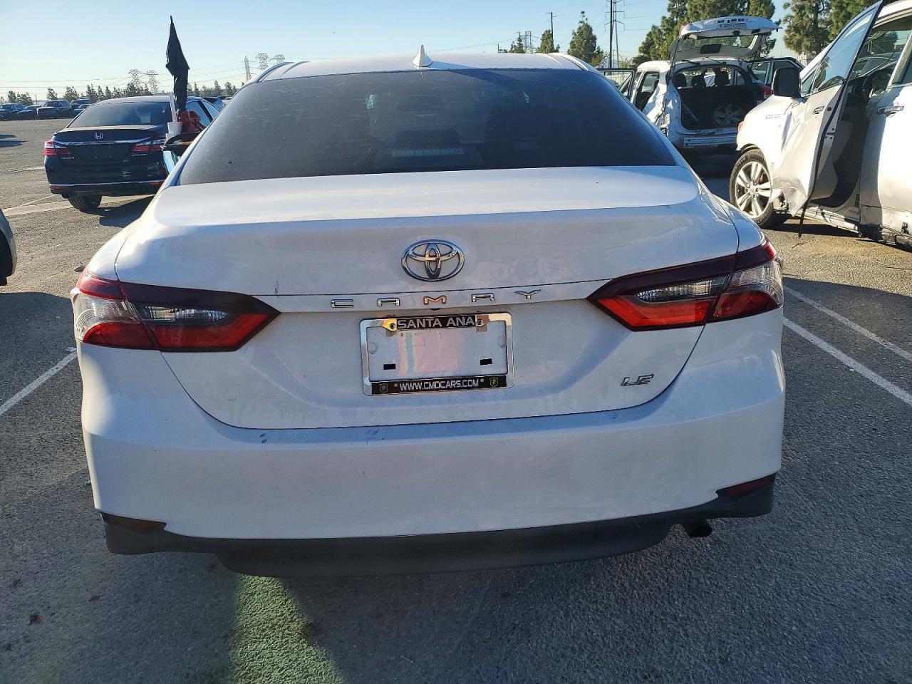 2021 Toyota Camry Le - Фото 6