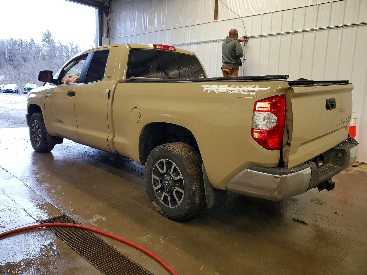 2017 Toyota Tundra Double Cab Sr - Фото 2