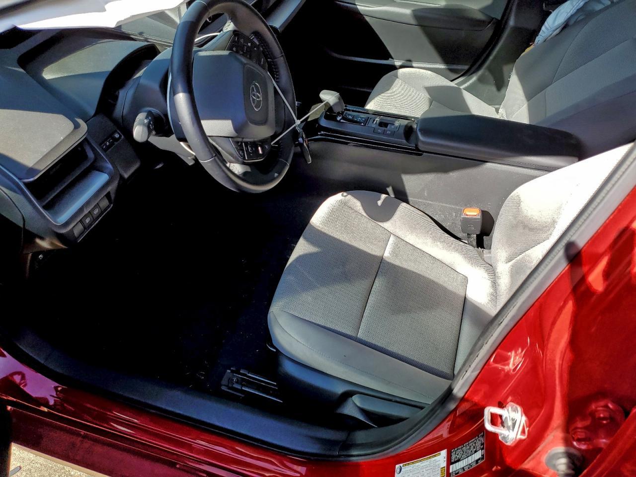2023 Toyota Prius Le - Image 7