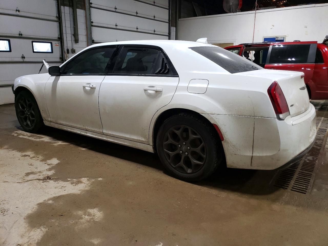 2016 Chrysler 300 S - Фото 2