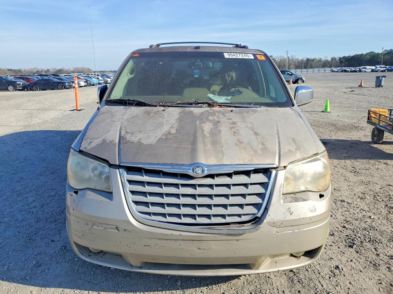 2009 Chrysler Town And C - Image 5