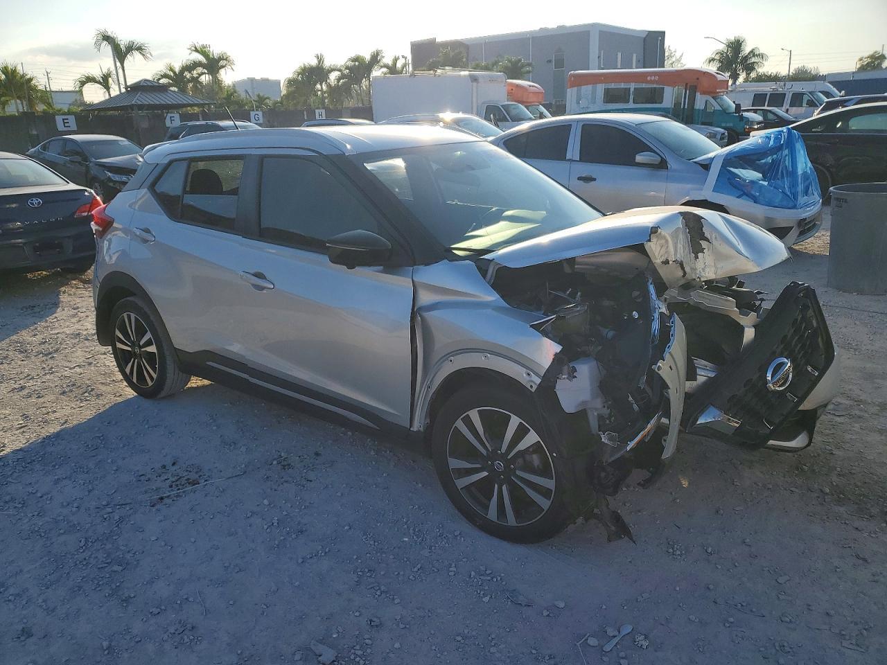 2019 Nissan Kicks S - Фото 4
