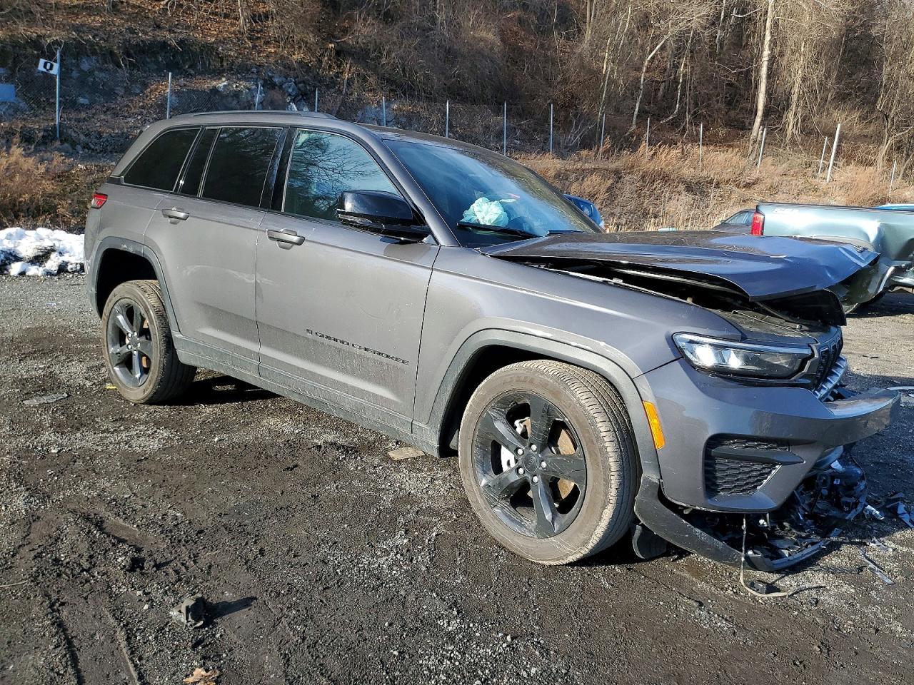 2024 Jeep Grand Cherokee Laredo - Image 4