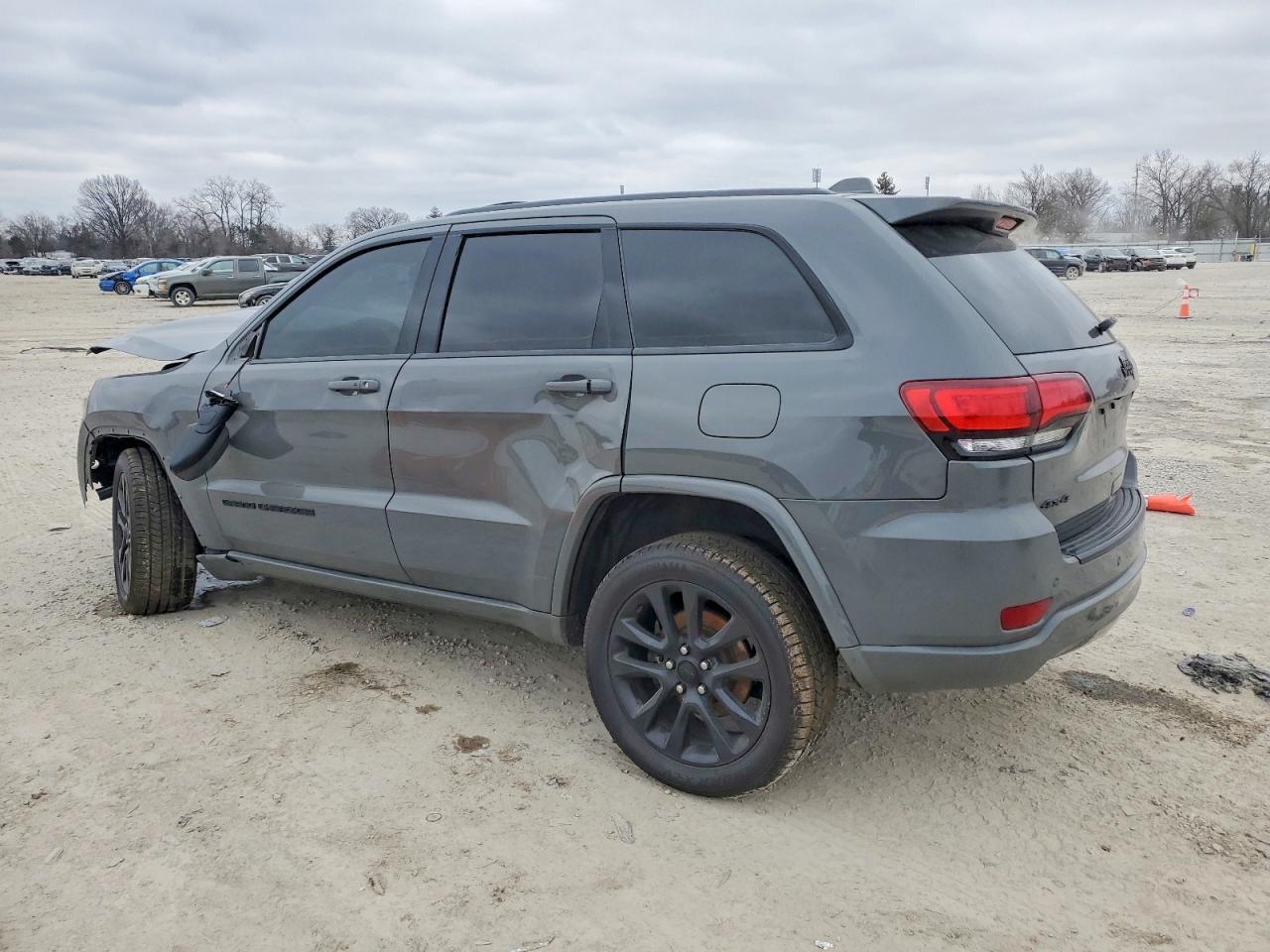 2019 Jeep Grand Cherokee Laredo - Image 2