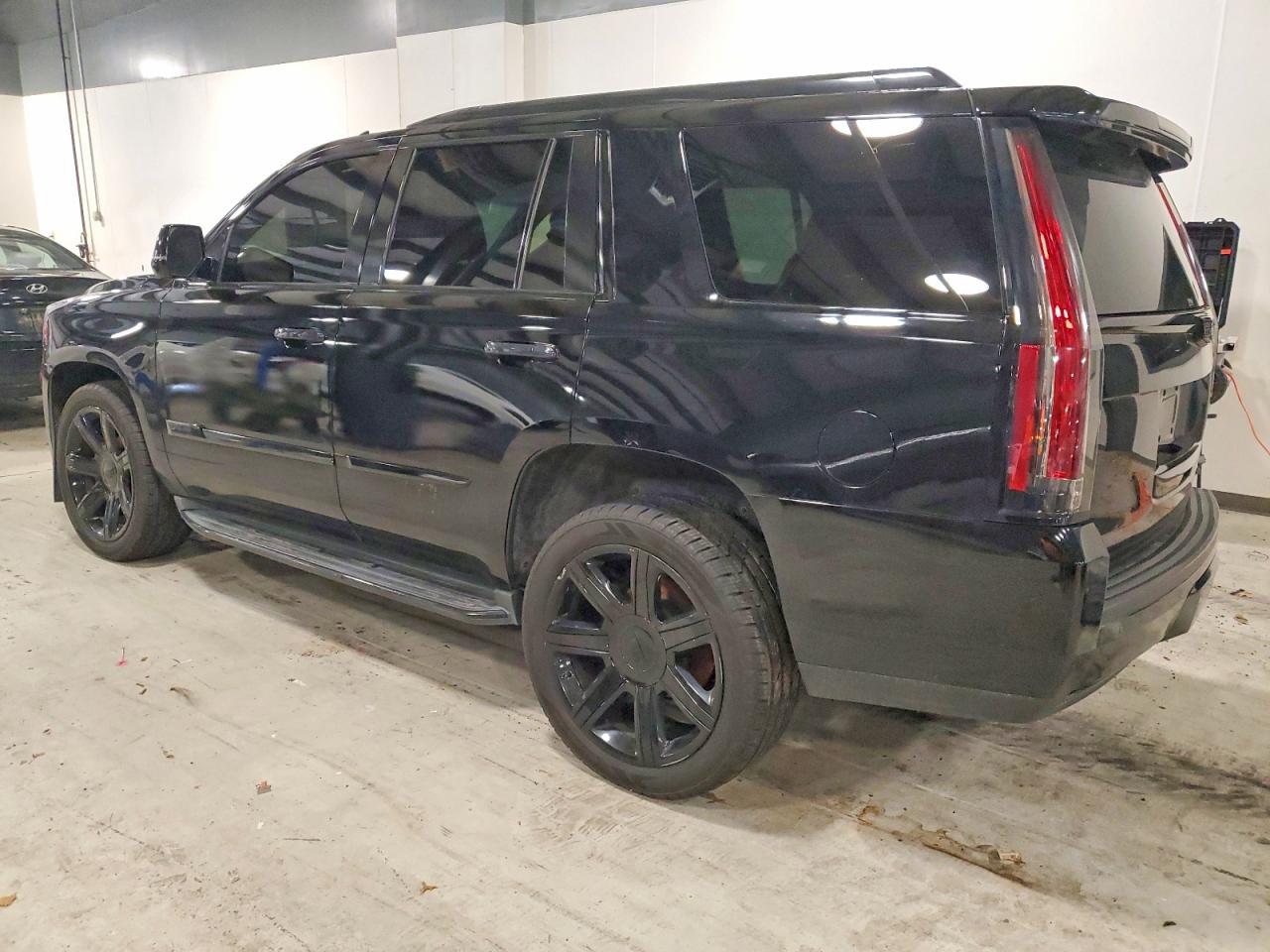 2016 Cadillac Escalade Luxury - Image 2