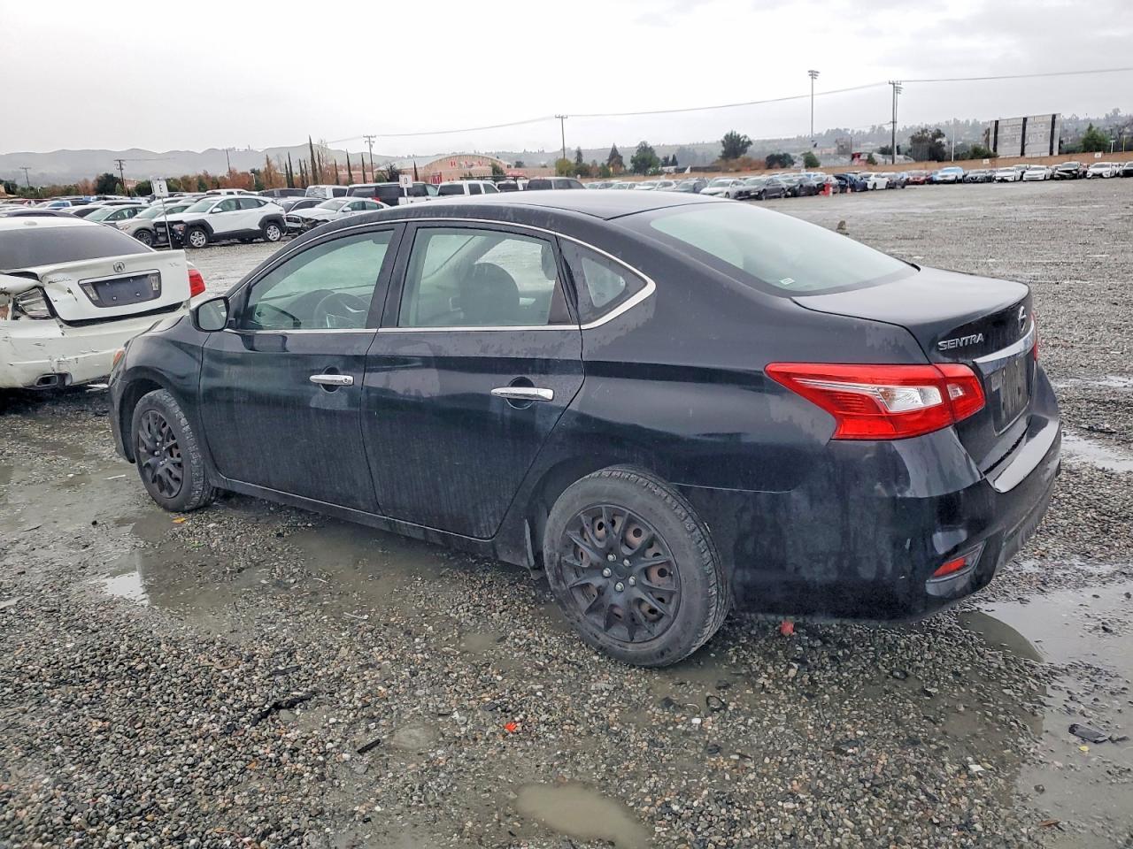 2016 Nissan Sentra S - Фото 2