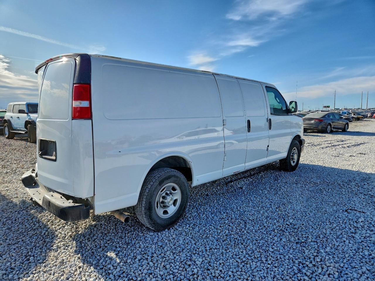 2022 Chevrolet Express G2500 - Фото 3