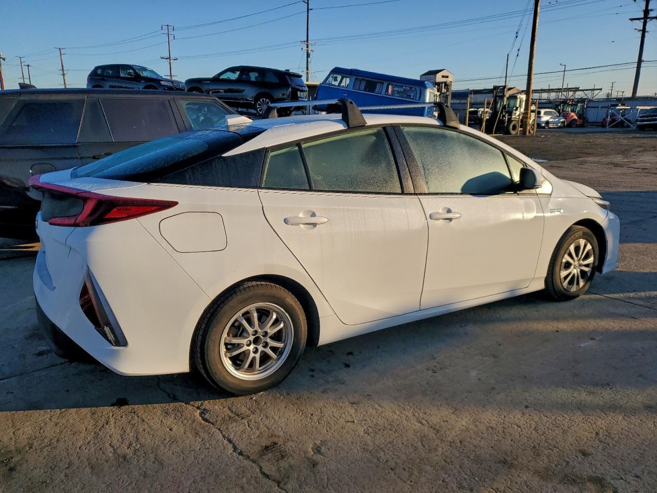 2021 Toyota Prius Prime Le - Image 3