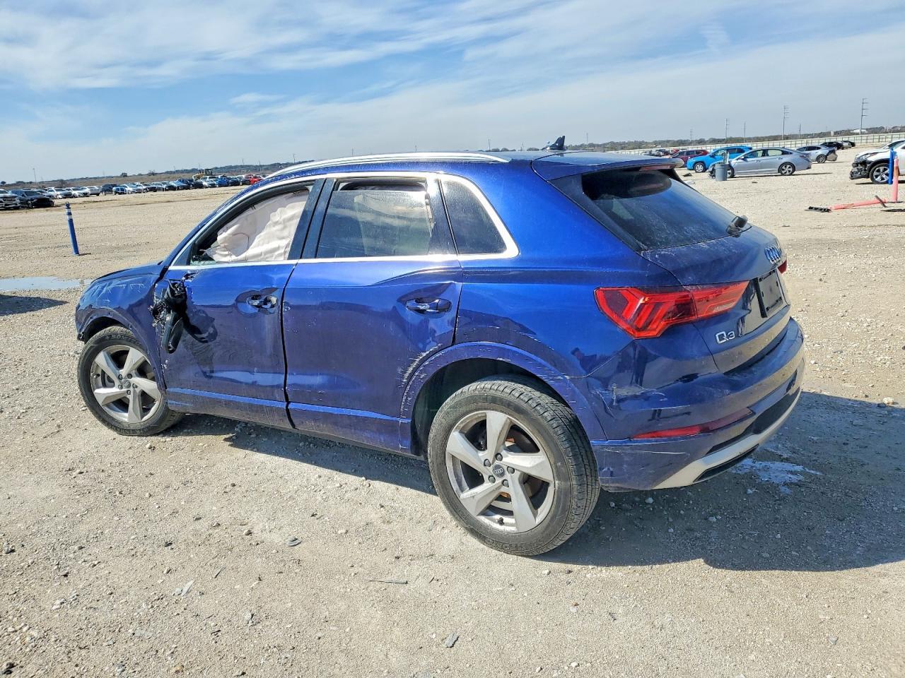 2021 Audi Q3 Premium 40 - Фото 2