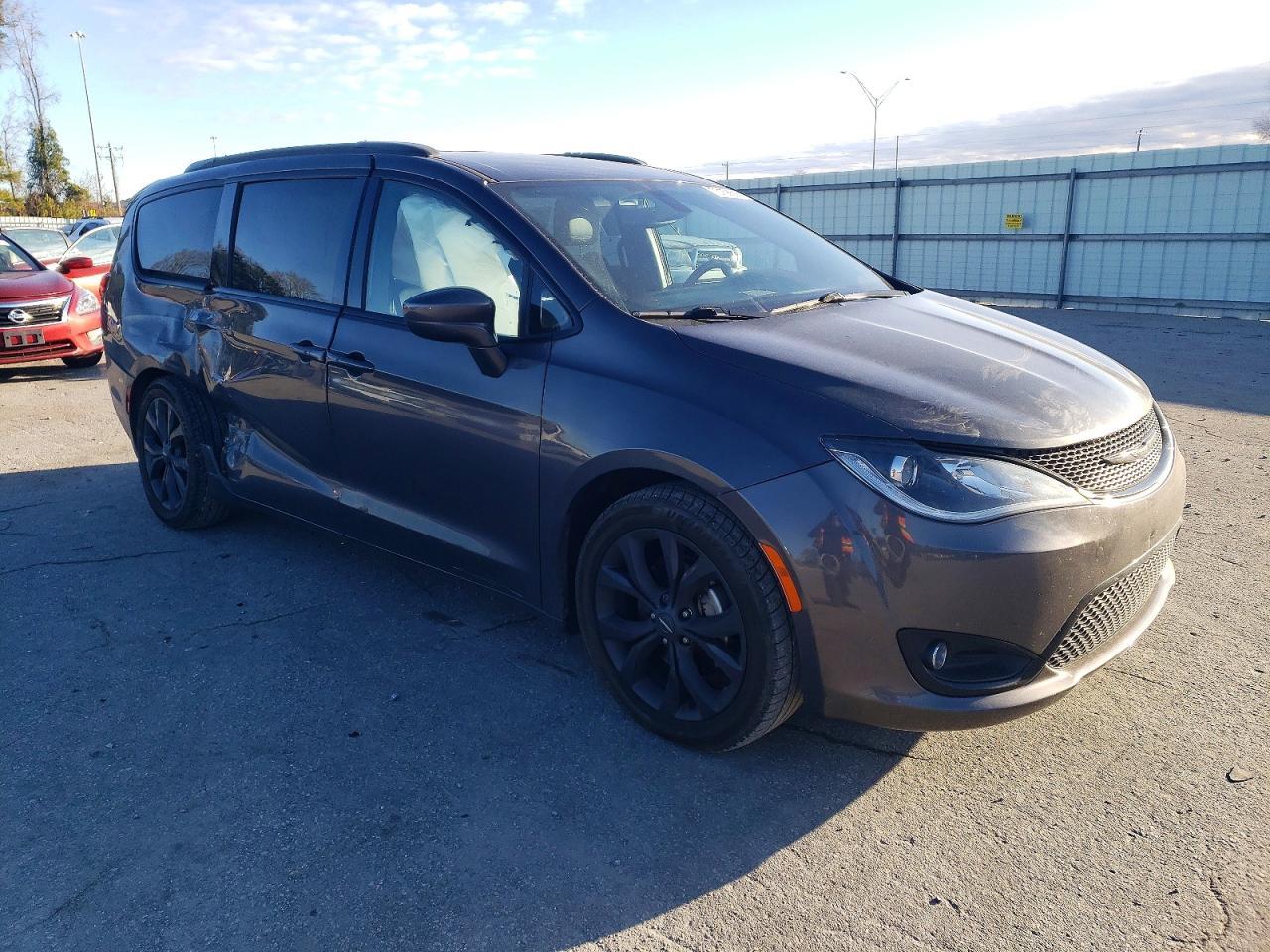 2020 Chrysler Pacifica Touring L - Image 4