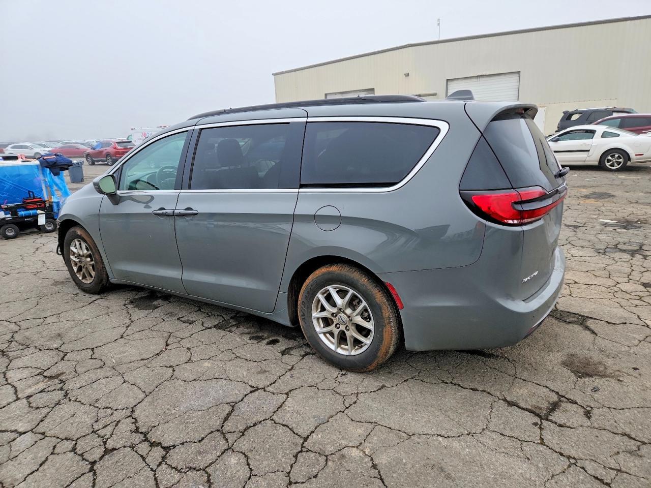 2022 Chrysler Pacifica Touring L - Image 2