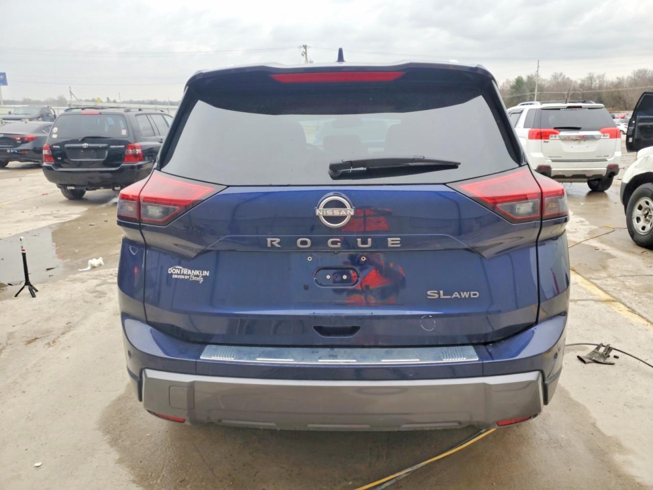 2025 Nissan Rogue Sl - Image 6