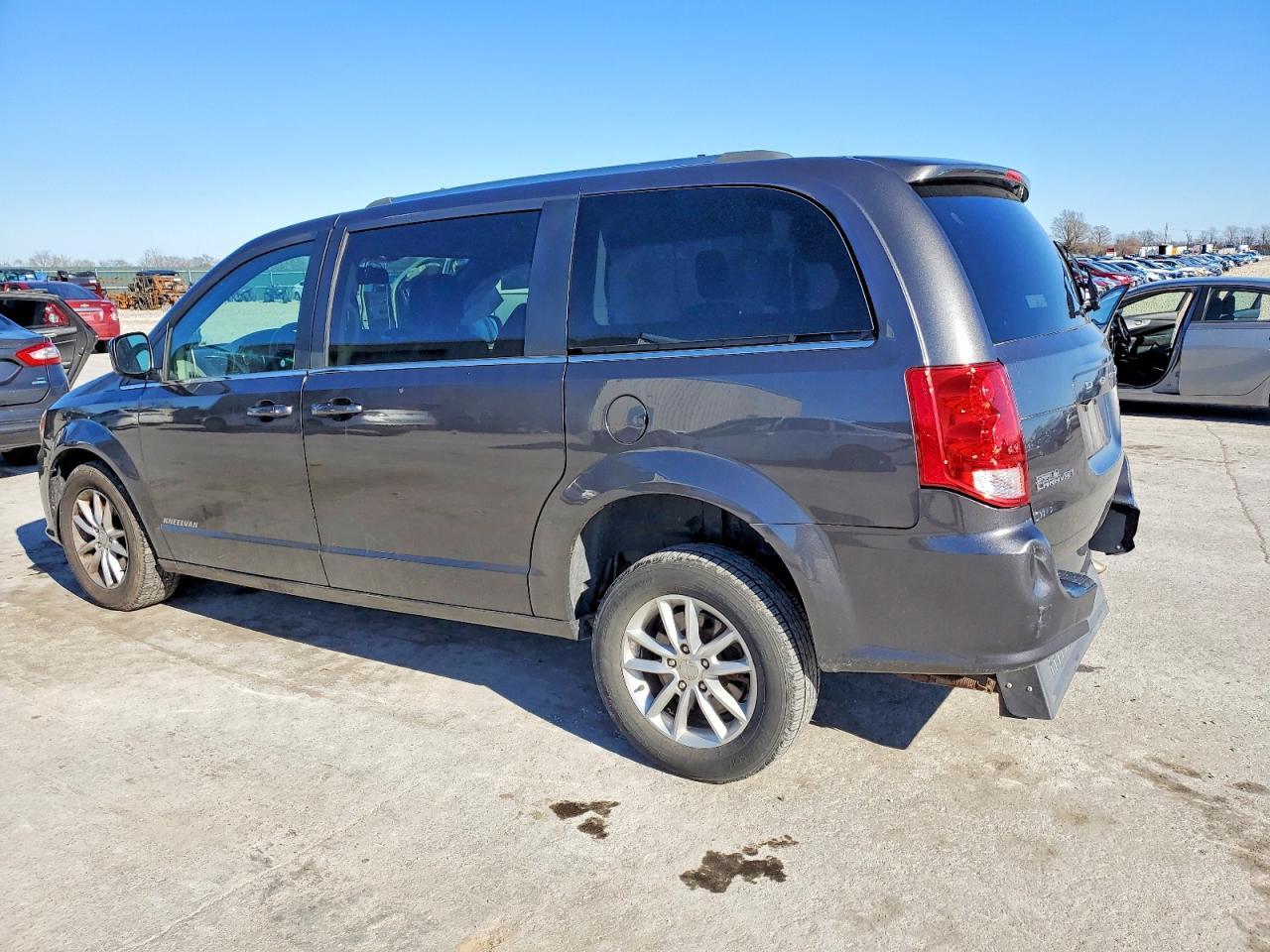 2019 Dodge Grand Caravan Sxt - Image 2