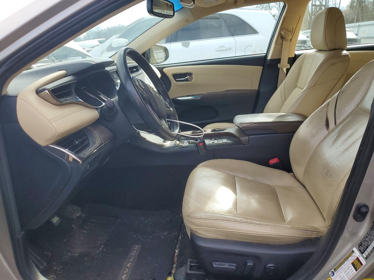 2014 Toyota Avalon Hybrid - Image 7