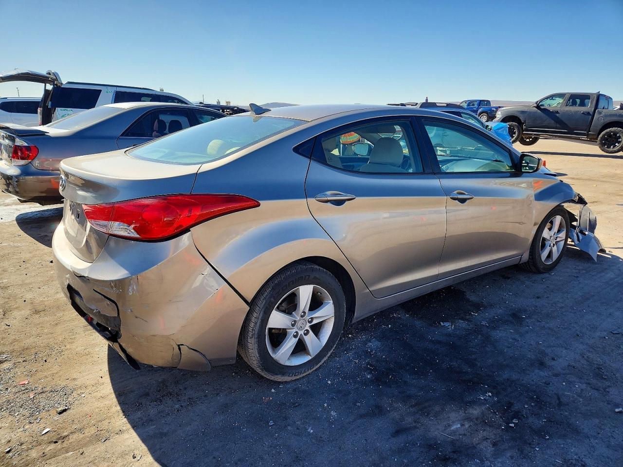 2013 Hyundai Elantra Co - Image 3