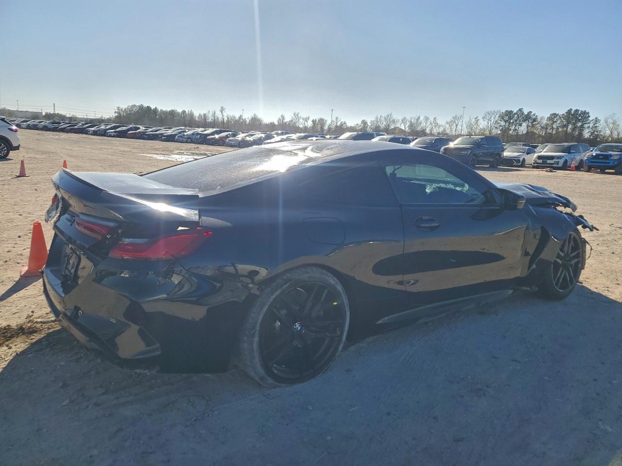 2024 BMW M8 - Фото 3