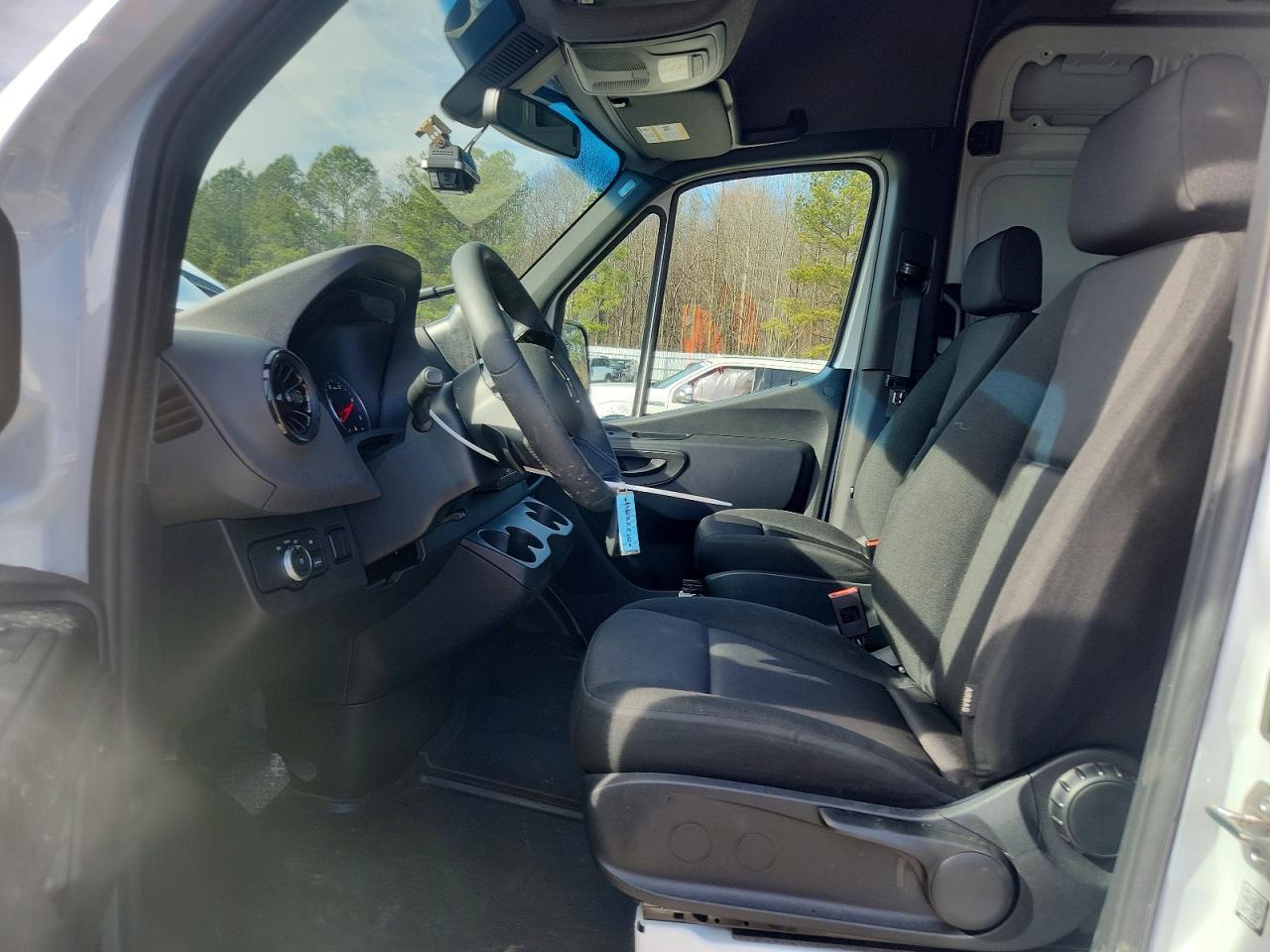 2025 Mercedes-Benz Sprinter 2500 - Фото 7