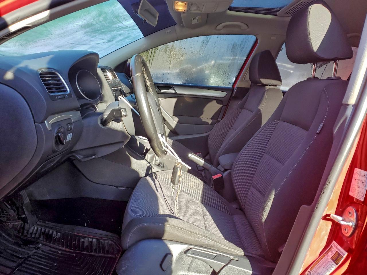 2013 Volkswagen Golf - Image 7