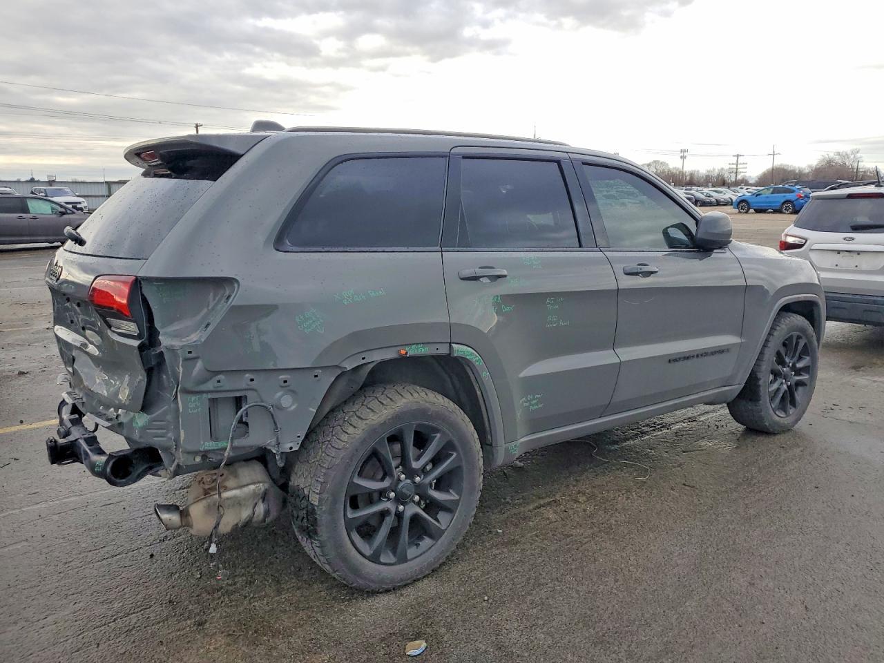 2021 Jeep Grand Cherokee Laredo - Image 3