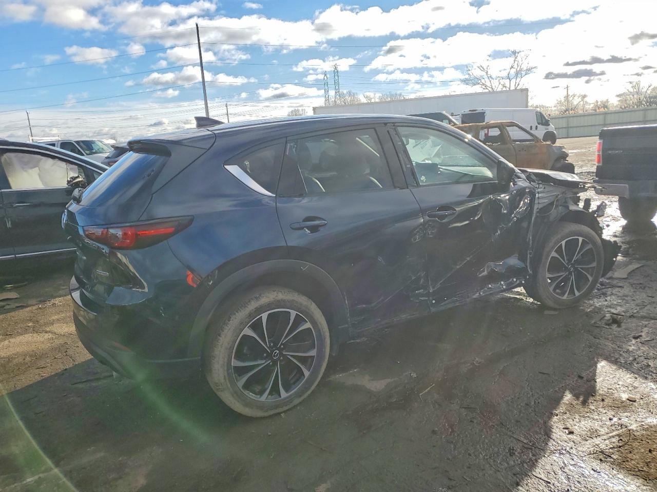 2022 Mazda Cx-5 Premium - Image 3