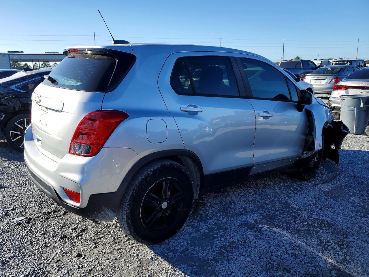 2020 Chevrolet Trax Ls - Image 3