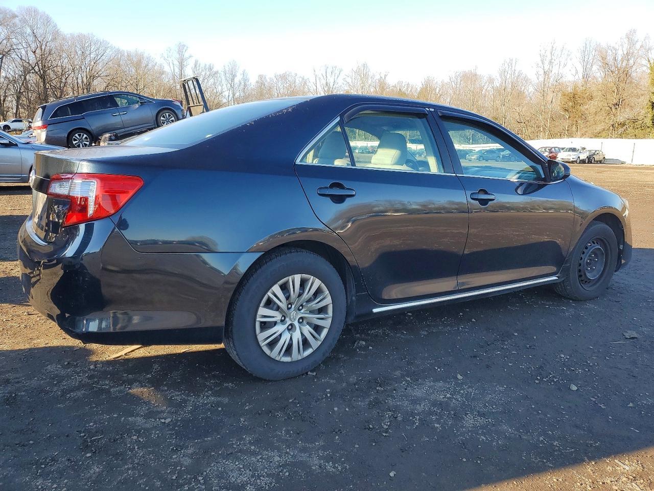 2012 Toyota Camry Le - Фото 3