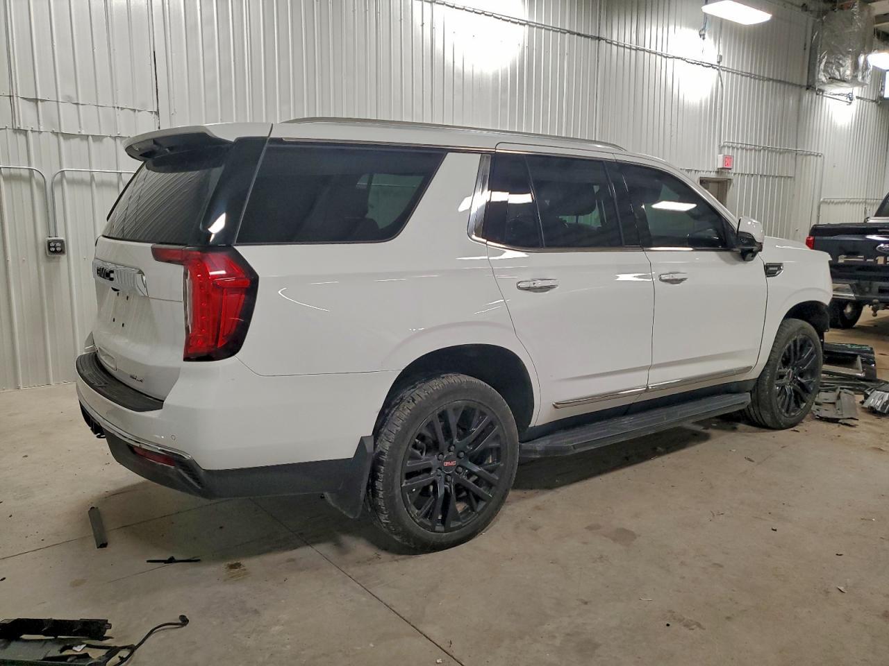 2022 GMC Yukon Slt - Фото 3