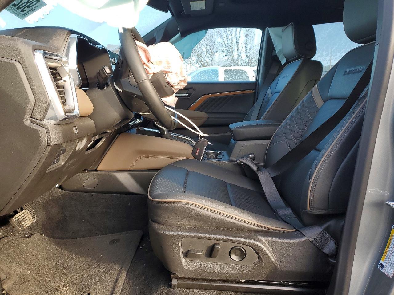 2025 GMC Canyon Denali - Image 7