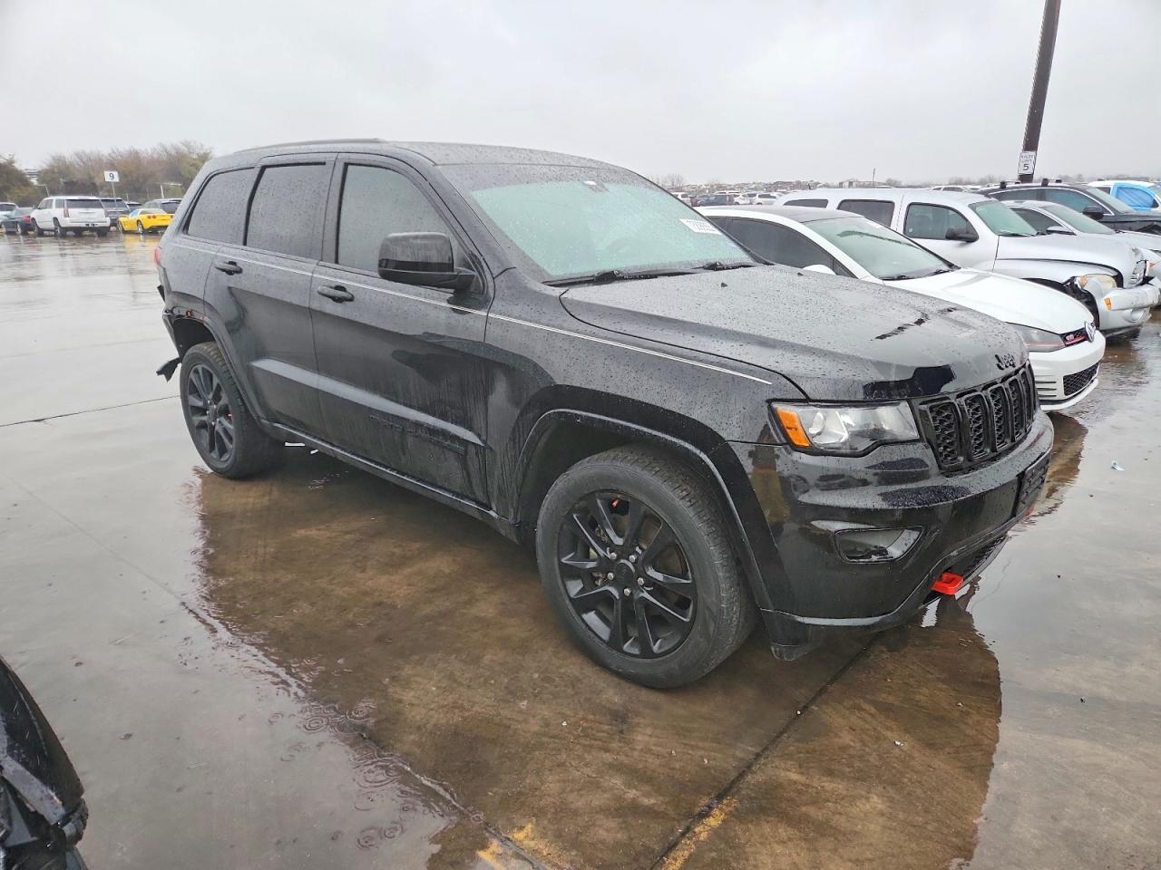2018 Jeep Grand Cherokee Laredo - Image 4