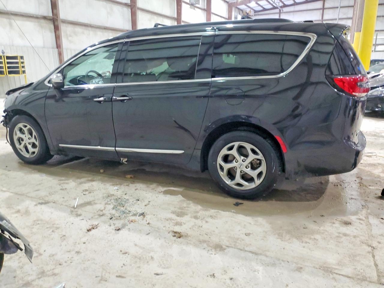 2023 Chrysler Pacifica Limited - Фото 2