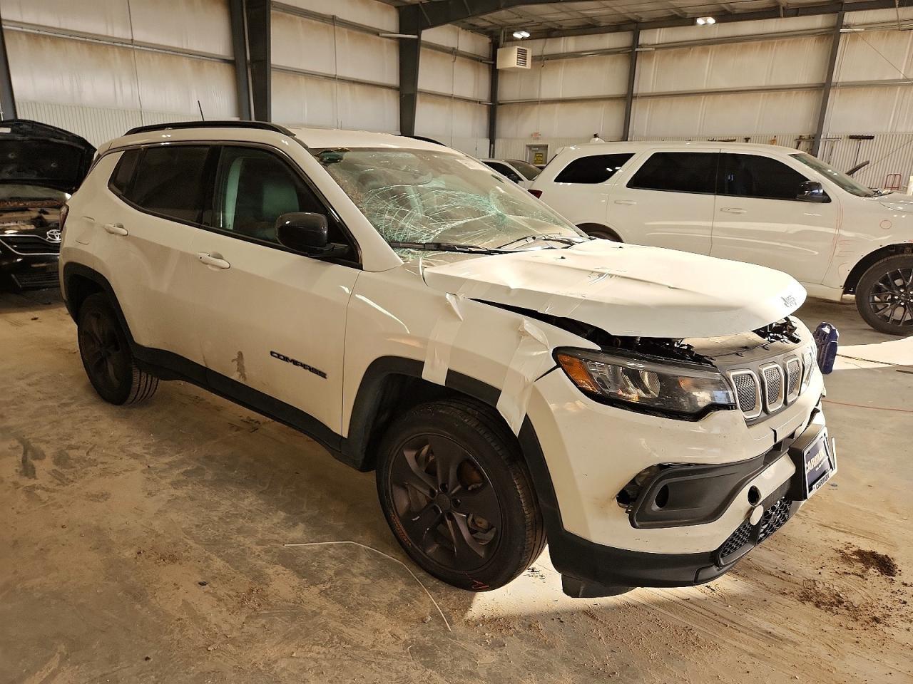 2022 Jeep Compass Latitude Lux - Image 4
