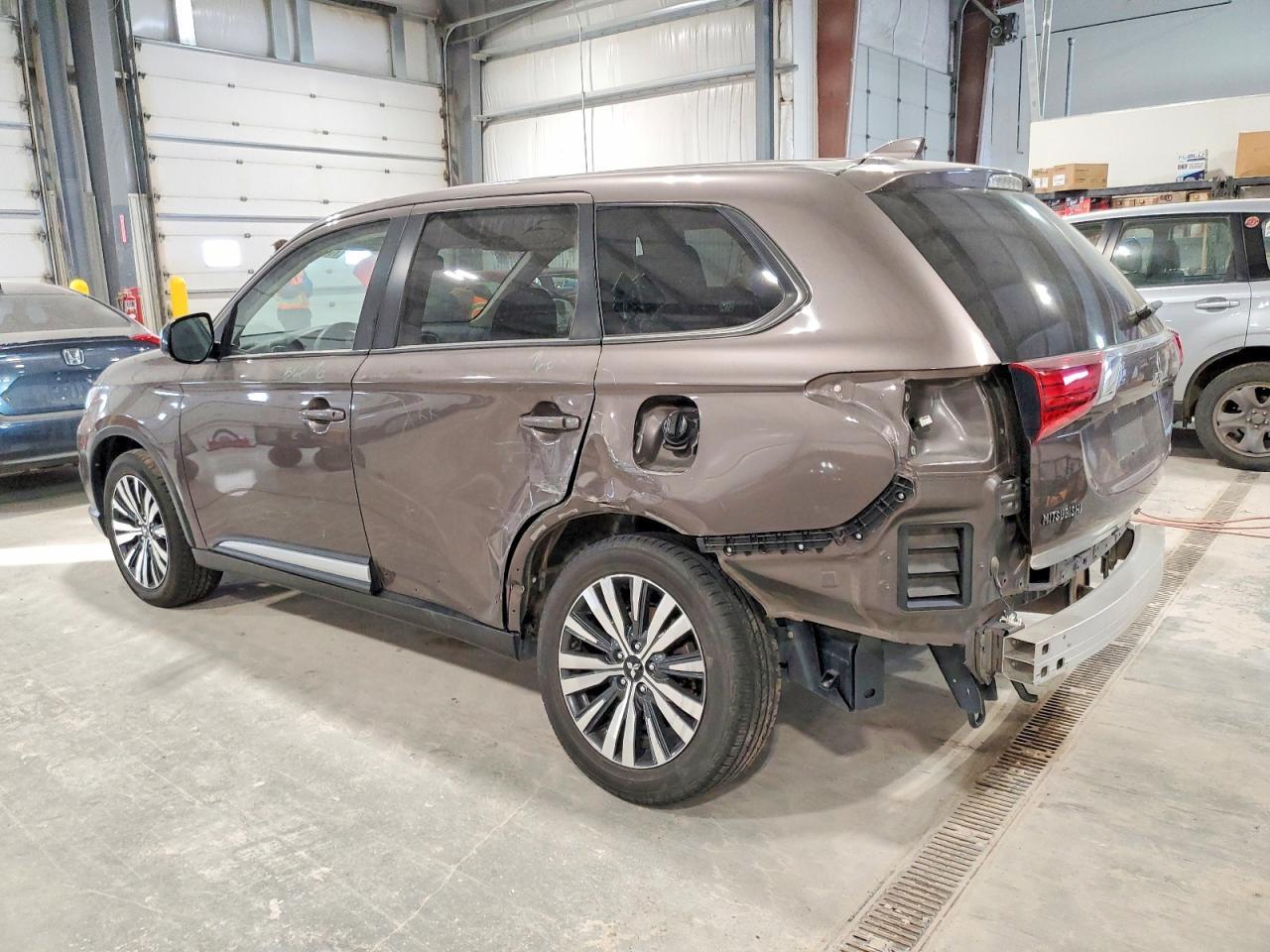 2019 Mitsubishi Outlander Es - Image 2