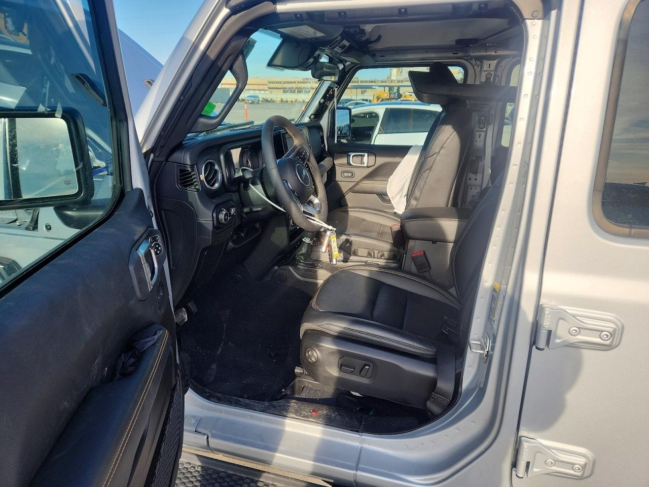 2024 Jeep Wrangler Sahara - Фото 7