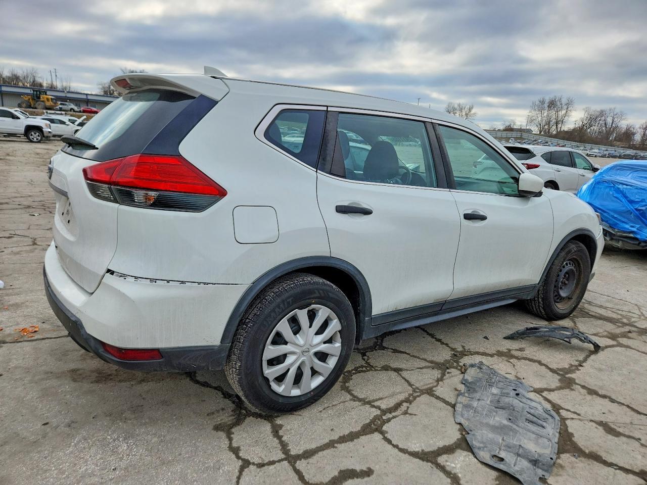 2017 Nissan Rogue S - Фото 3