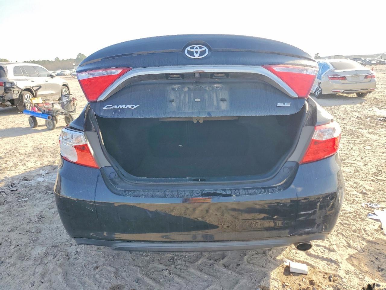 2017 Toyota Camry Le - Image 6