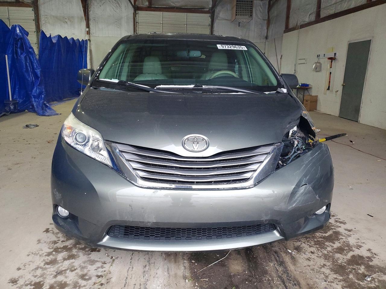 2012 Toyota Sienna Xle - Фото 5