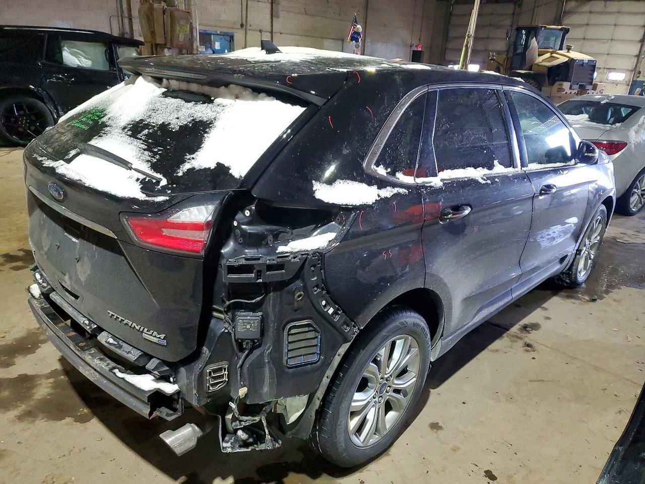 2020 Ford Edge Titanium - Фото 3