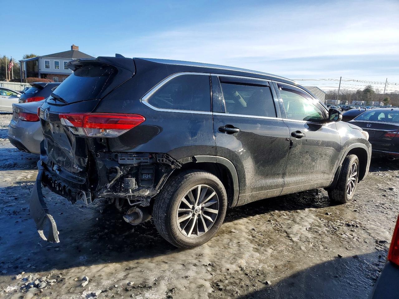 2019 Toyota Highlander Se - Фото 3