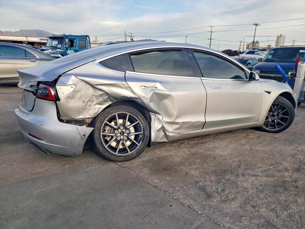 2018 Tesla Model 3 - Фото 3