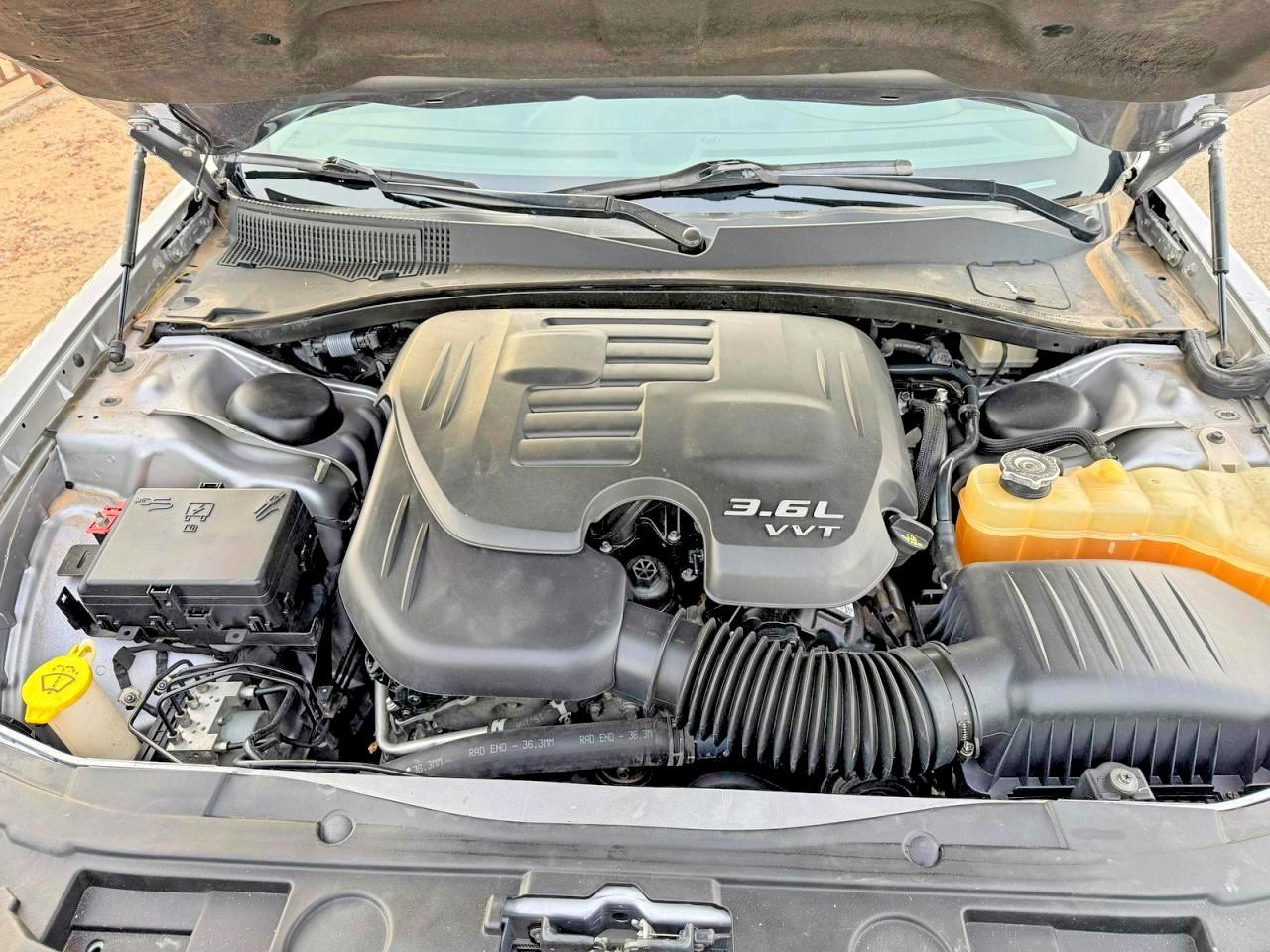 2016 Chrysler 300C - Image 7