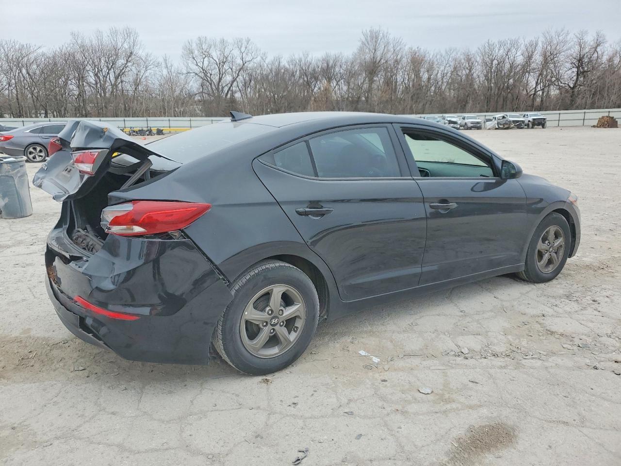 2018 Hyundai Elantra - Image 3