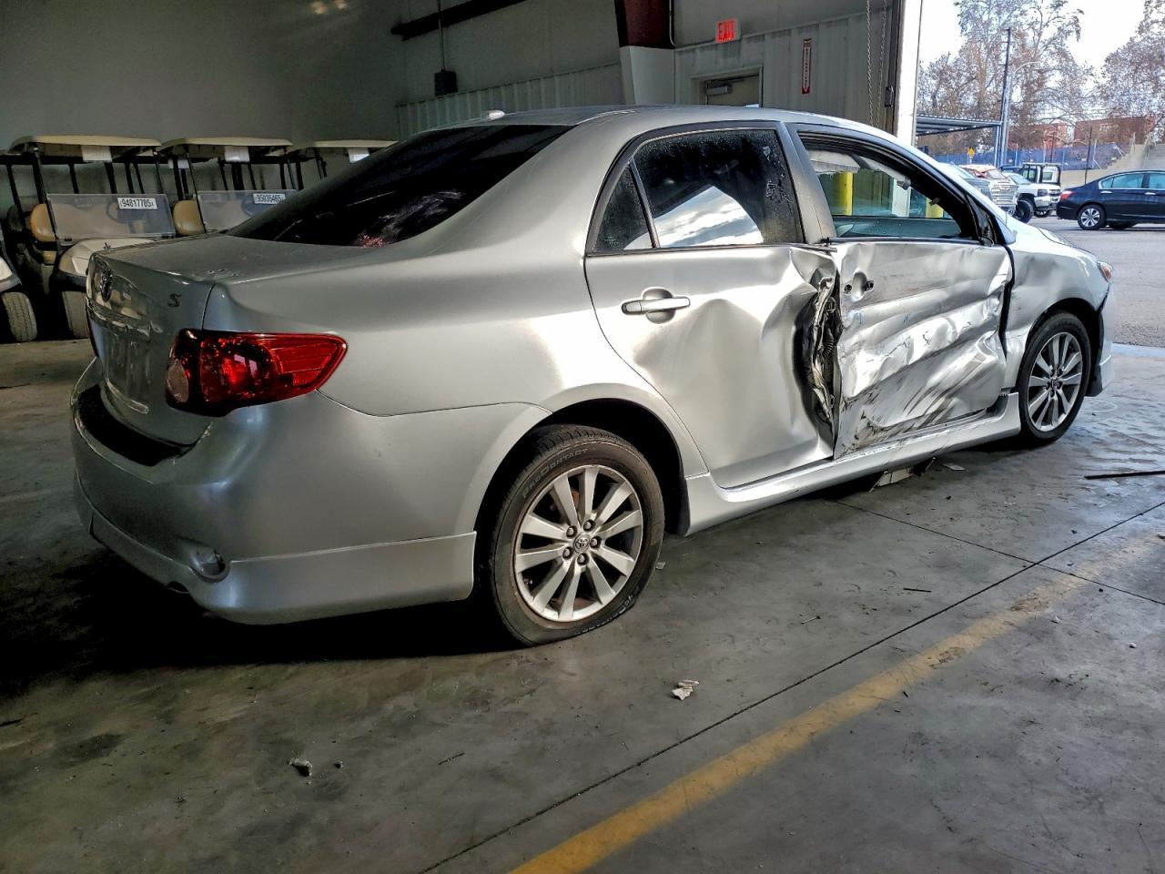 2010 Toyota Corolla Base - Фото 3