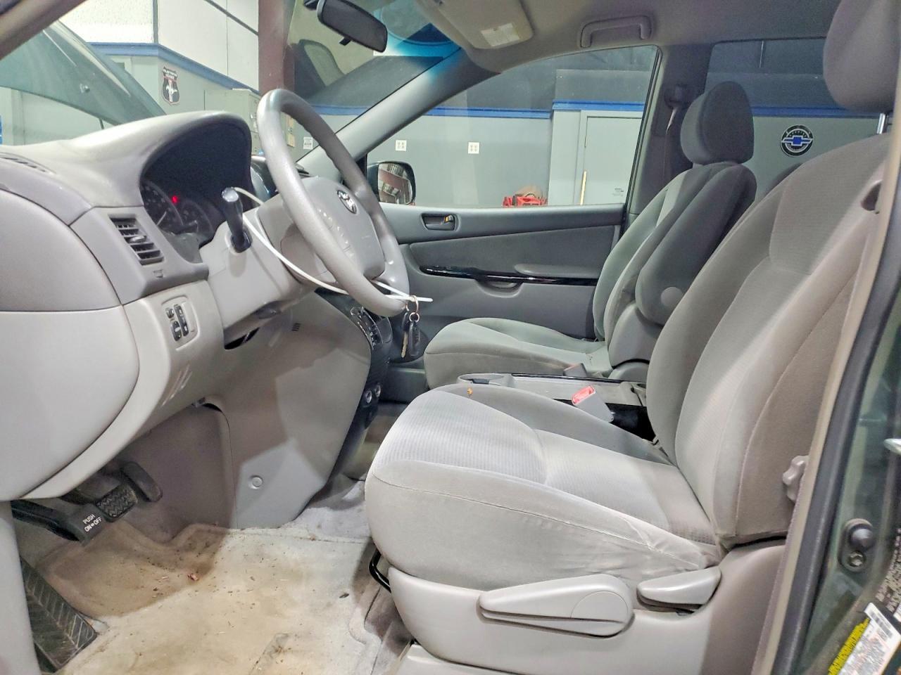 2005 Toyota Sienna Ce - Фото 7