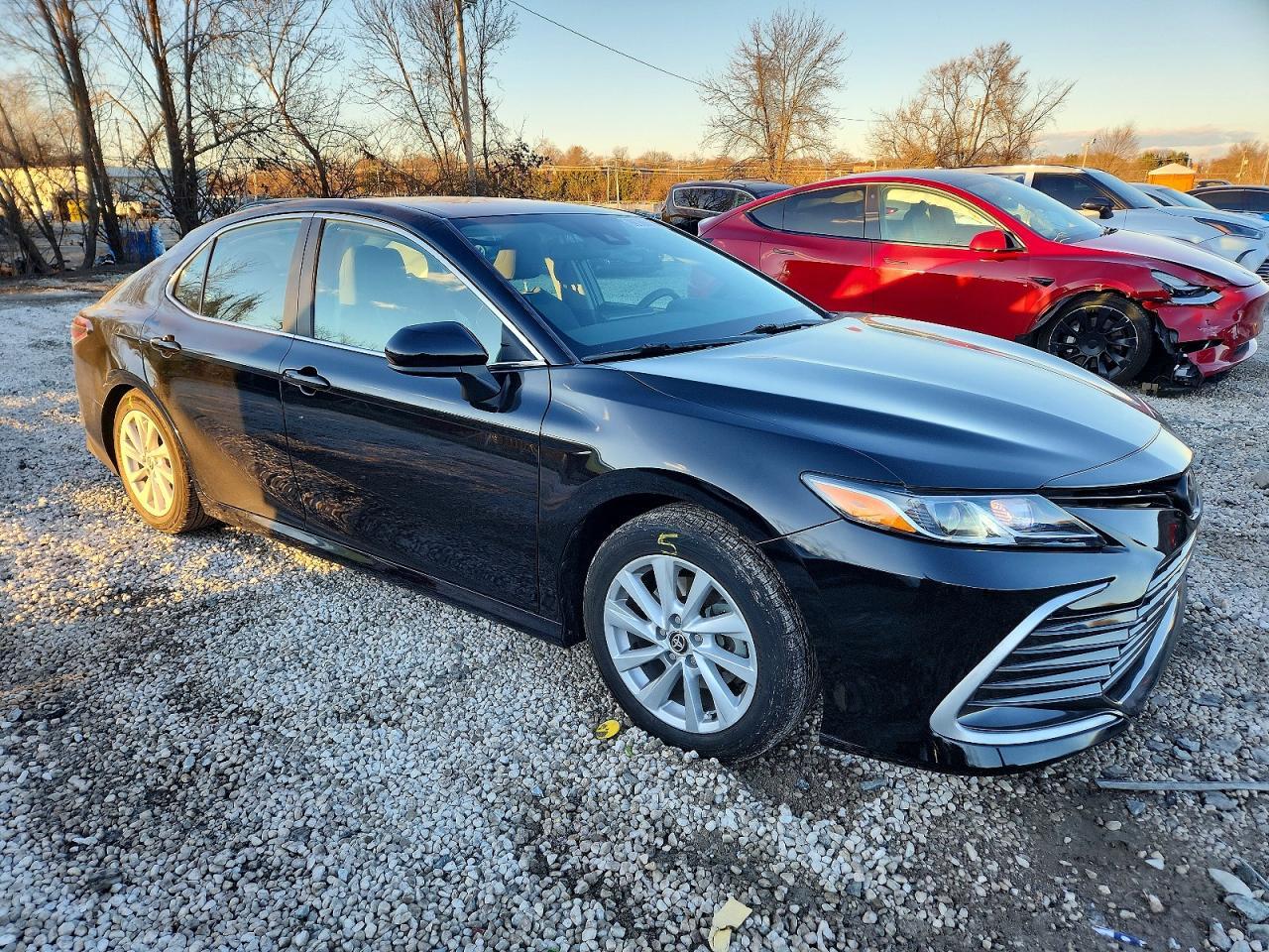 2021 Toyota Camry Le - Фото 4