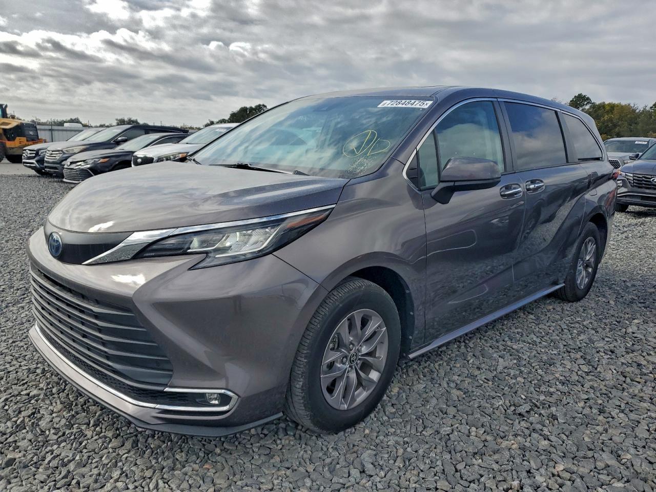 2022 Toyota Sienna Xle
