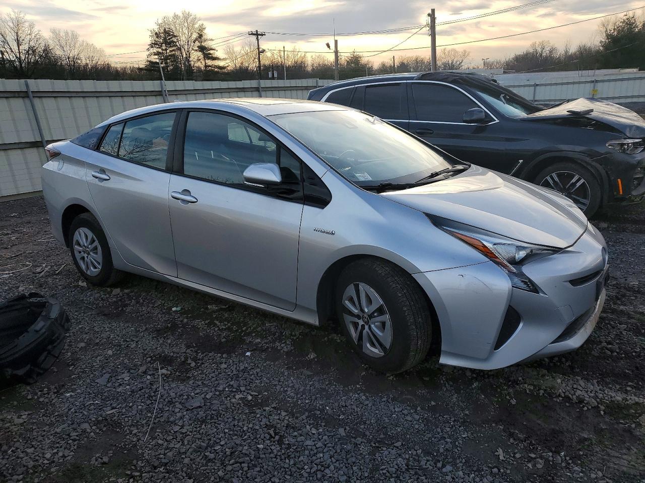 2016 Toyota Prius - Image 4