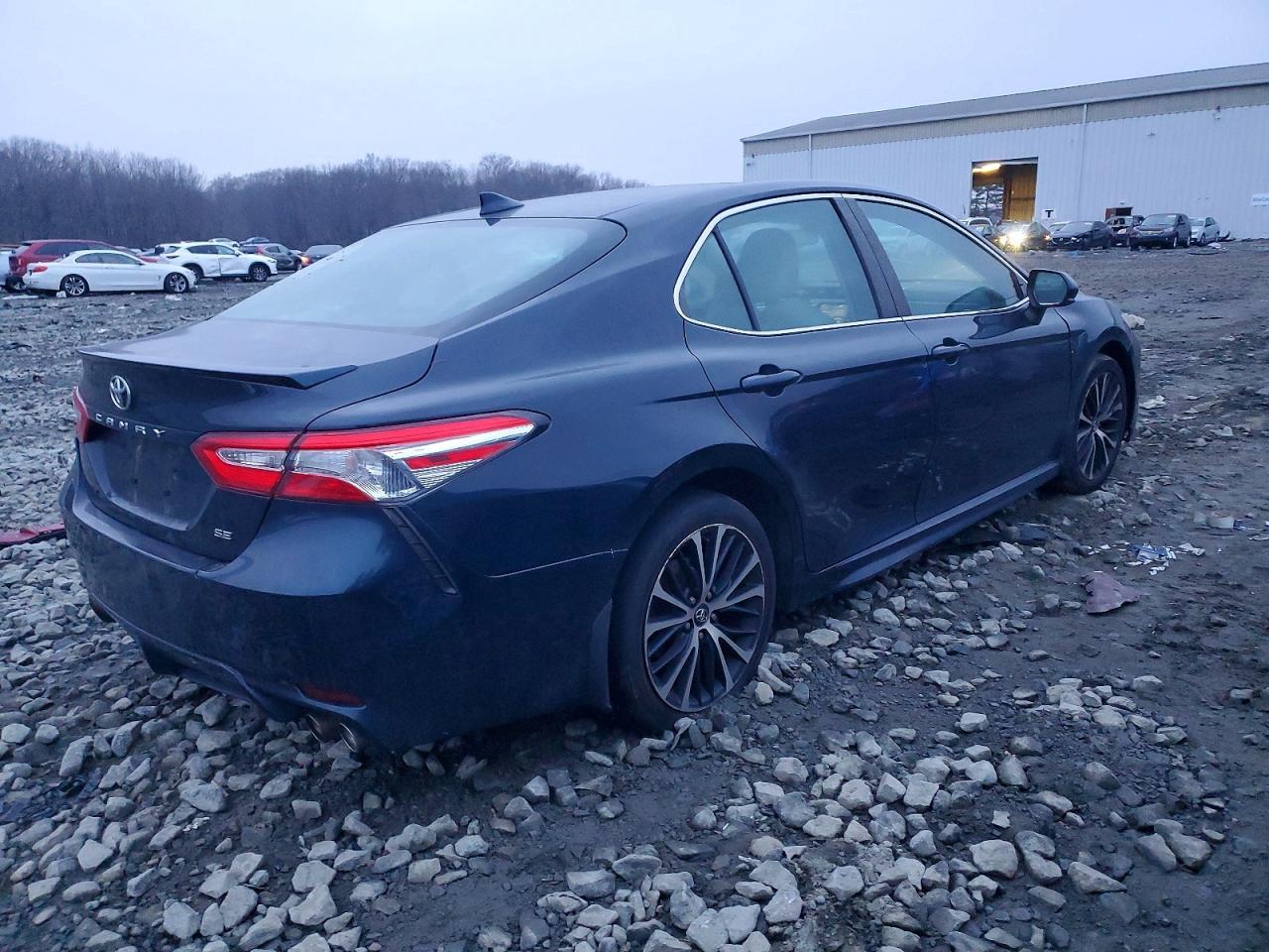 2020 Toyota Camry Se - Image 3