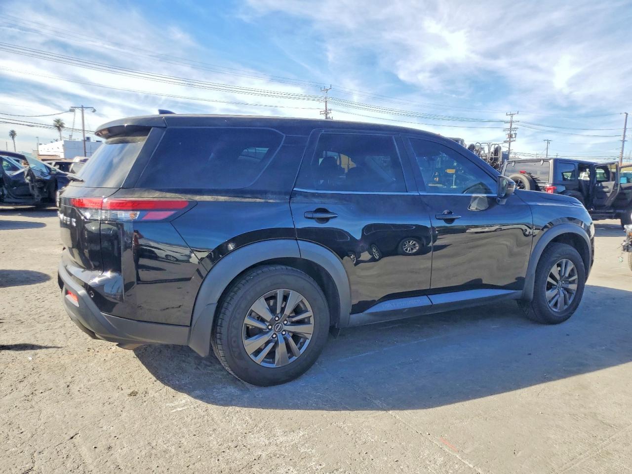 2022 Nissan Pathfinder S - Image 3