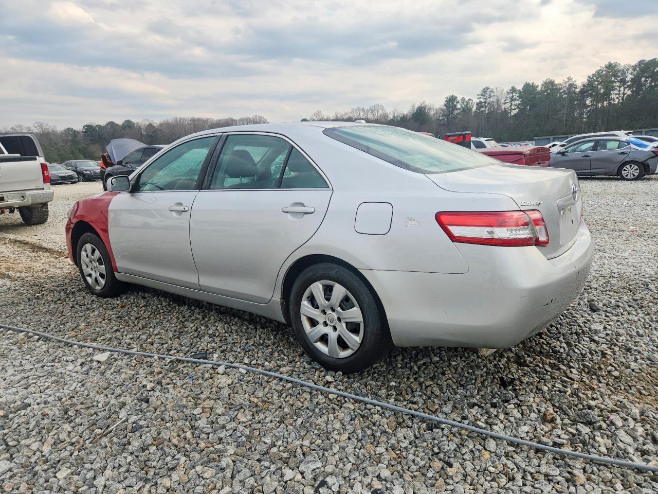 2011 Toyota Camry Base - Фото 2