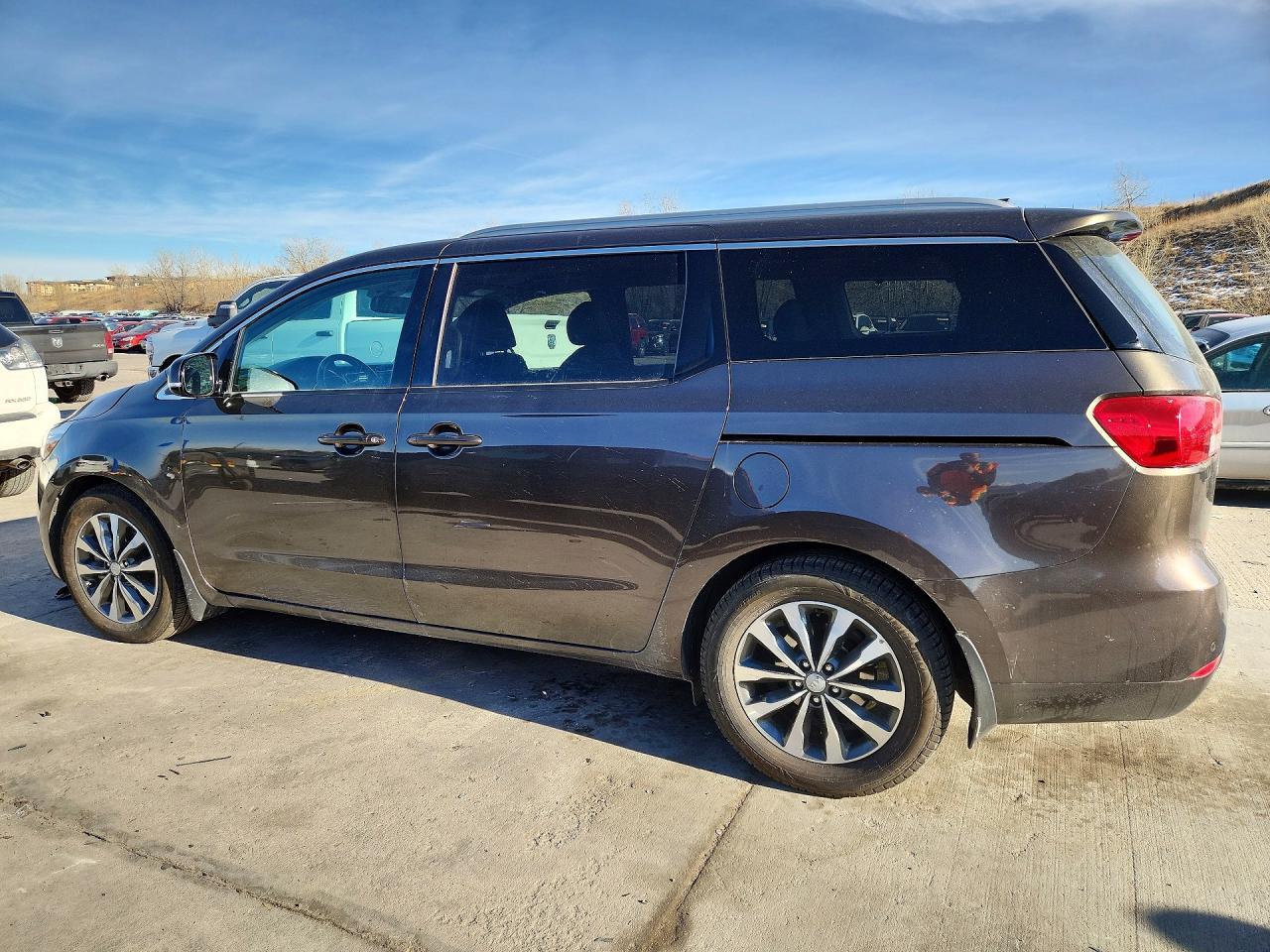2016 Kia Sedona Ex - Image 2